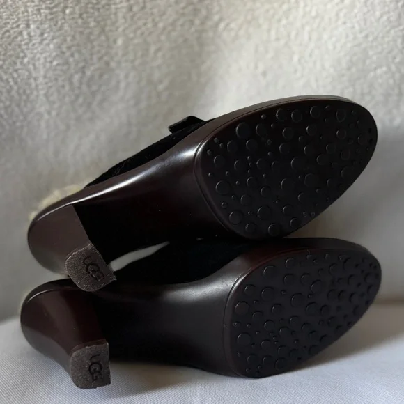 Ugg Size 7 Women’s Black Suede Shearling Heeled Clogs - Picture 11 of 16